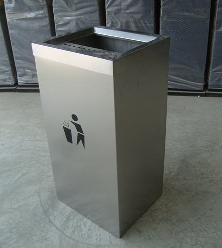 您知道輕軌上面為什么沒(méi)有垃圾桶嗎？
