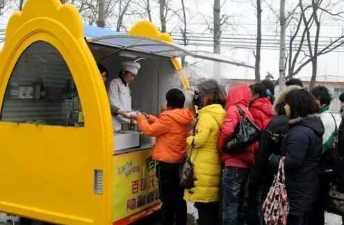 書報(bào)亭、早餐車，甚至垃圾桶都有二維碼“身份證”了。